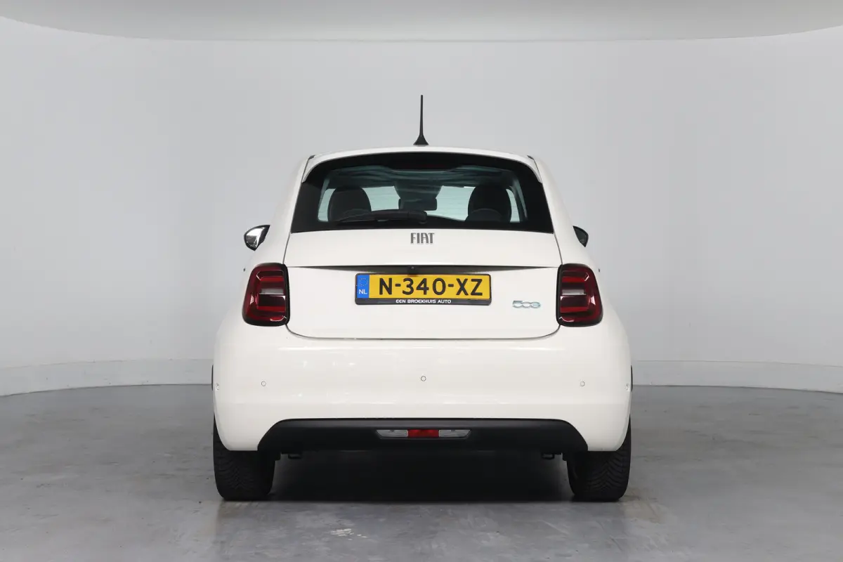 Icon 42 kWh | Camera | Panoramadak | Parkeersensoren | Dodehoek | Navigatie | Climate Control | Apple Carplay & Android Auto |