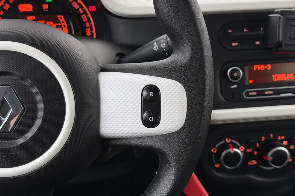 1.0 74 PK SCe Collection Cruise DAB Bluetooth LED