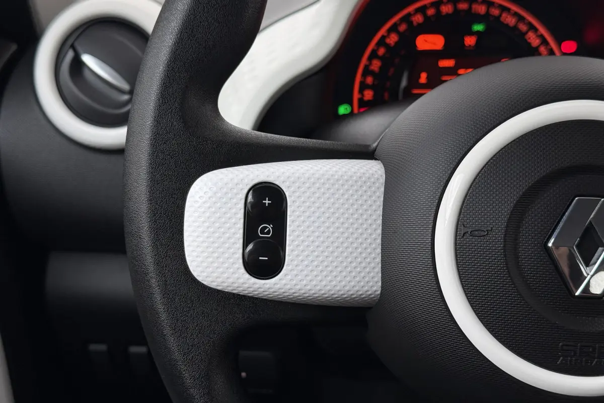 1.0 74 PK SCe Collection Cruise DAB Bluetooth LED