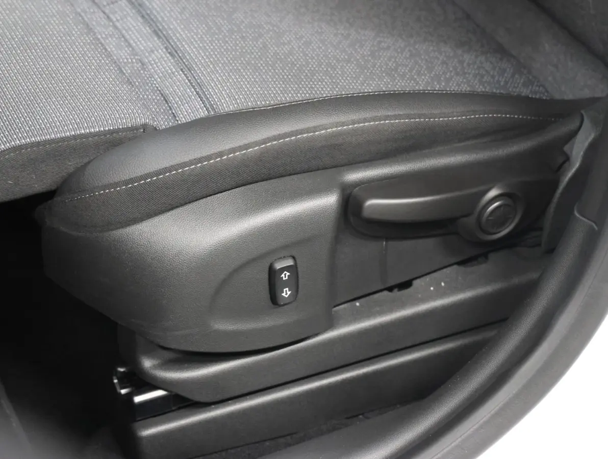 130PK Elegance | 1ste eigenaar | Camera | Trekhaak | AppleCarPlay/AndroidAuto | Armsteun | Climate Control | Cruise Control | Navigatie | LED lampen | AUTOMAAT | Isofix |