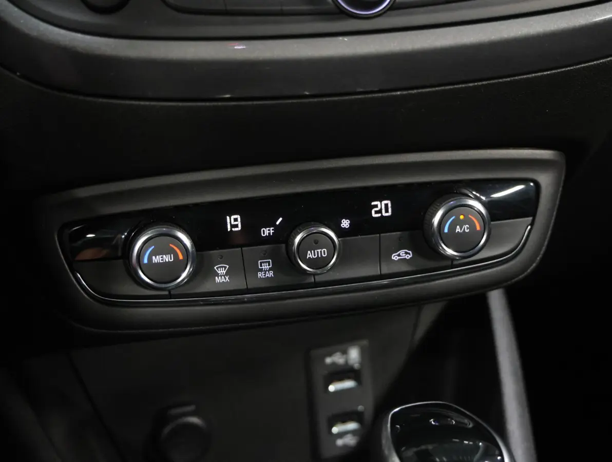 130PK Elegance | 1ste eigenaar | Camera | Trekhaak | AppleCarPlay/AndroidAuto | Armsteun | Climate Control | Cruise Control | Navigatie | LED lampen | AUTOMAAT | Isofix |