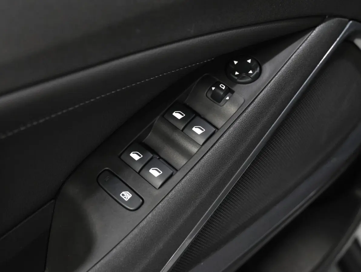 130PK Elegance | 1ste eigenaar | Camera | Trekhaak | AppleCarPlay/AndroidAuto | Armsteun | Climate Control | Cruise Control | Navigatie | LED lampen | AUTOMAAT | Isofix |