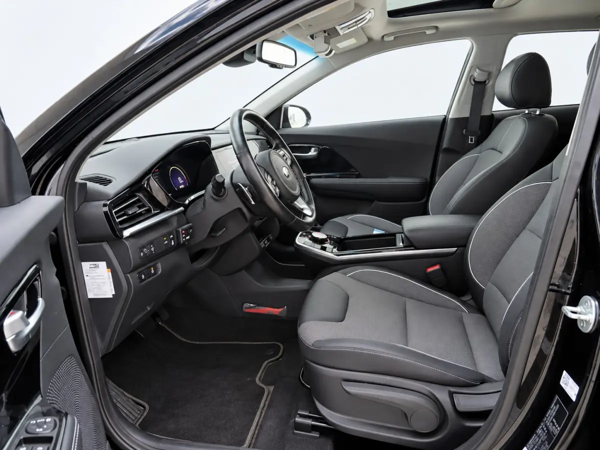 DynamicPlusLine 64 kWh | SOH 100% | 3 Fase laden | Schuif/kanteldak | Half Leder | Andriod Auto | Apple carplay | Navigatie