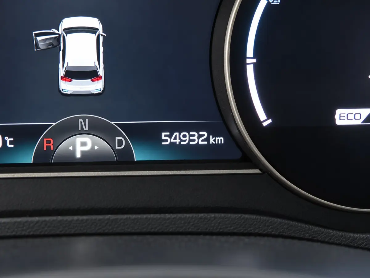 DynamicPlusLine 64 kWh | SOH 100% | 3 Fase laden | Schuif/kanteldak | Half Leder | Andriod Auto | Apple carplay | Navigatie