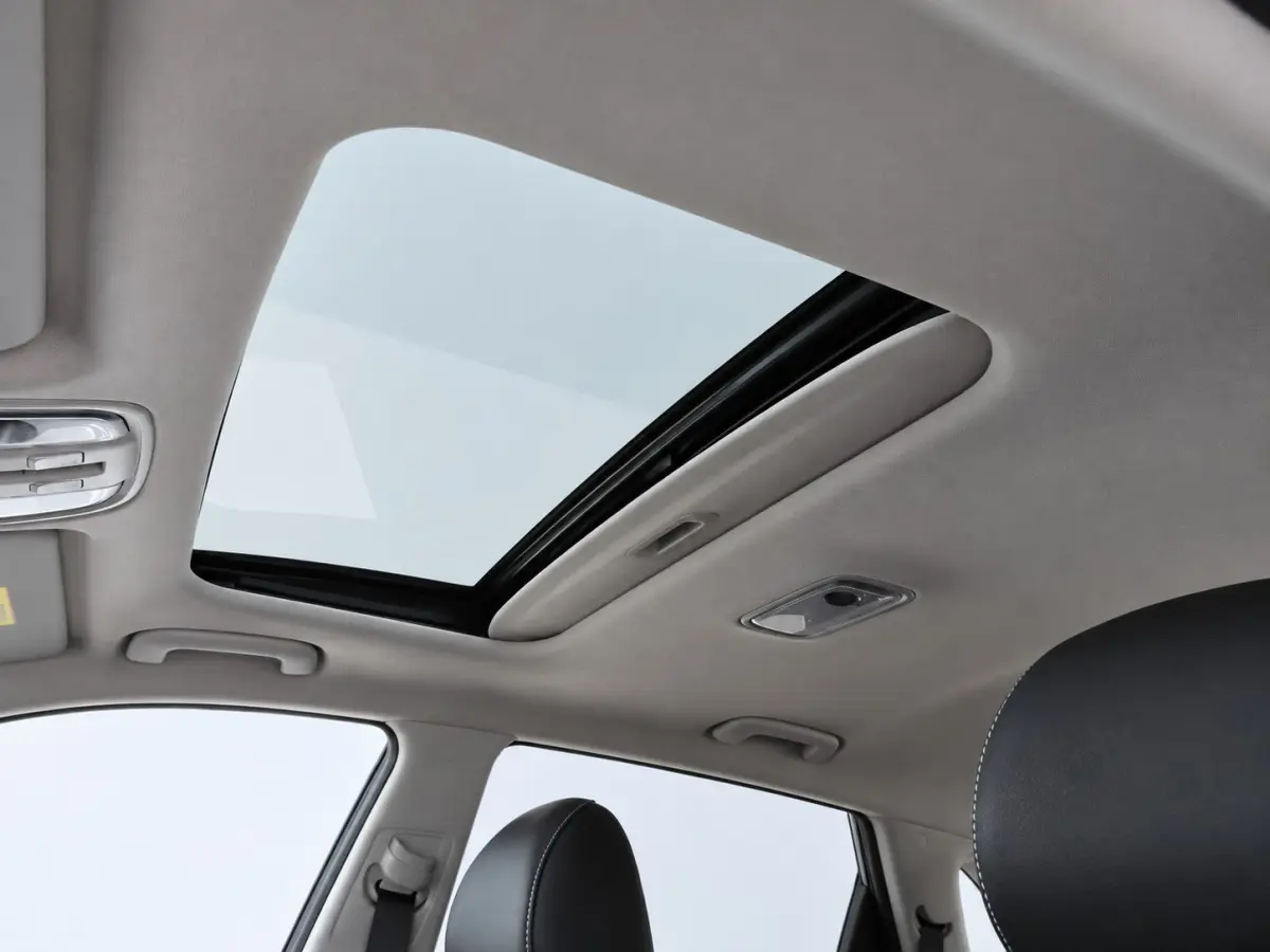 DynamicPlusLine 64 kWh | SOH 100% | 3 Fase laden | Schuif/kanteldak | Half Leder | Andriod Auto | Apple carplay | Navigatie