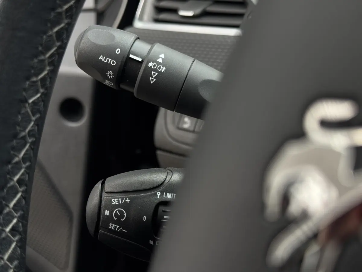 1.2 PureTech Allure Carplay|Pano|D-riem vv in 2024|Clima|Cruise|Stoelverwarming|Nieuwe APK bij Aflevering