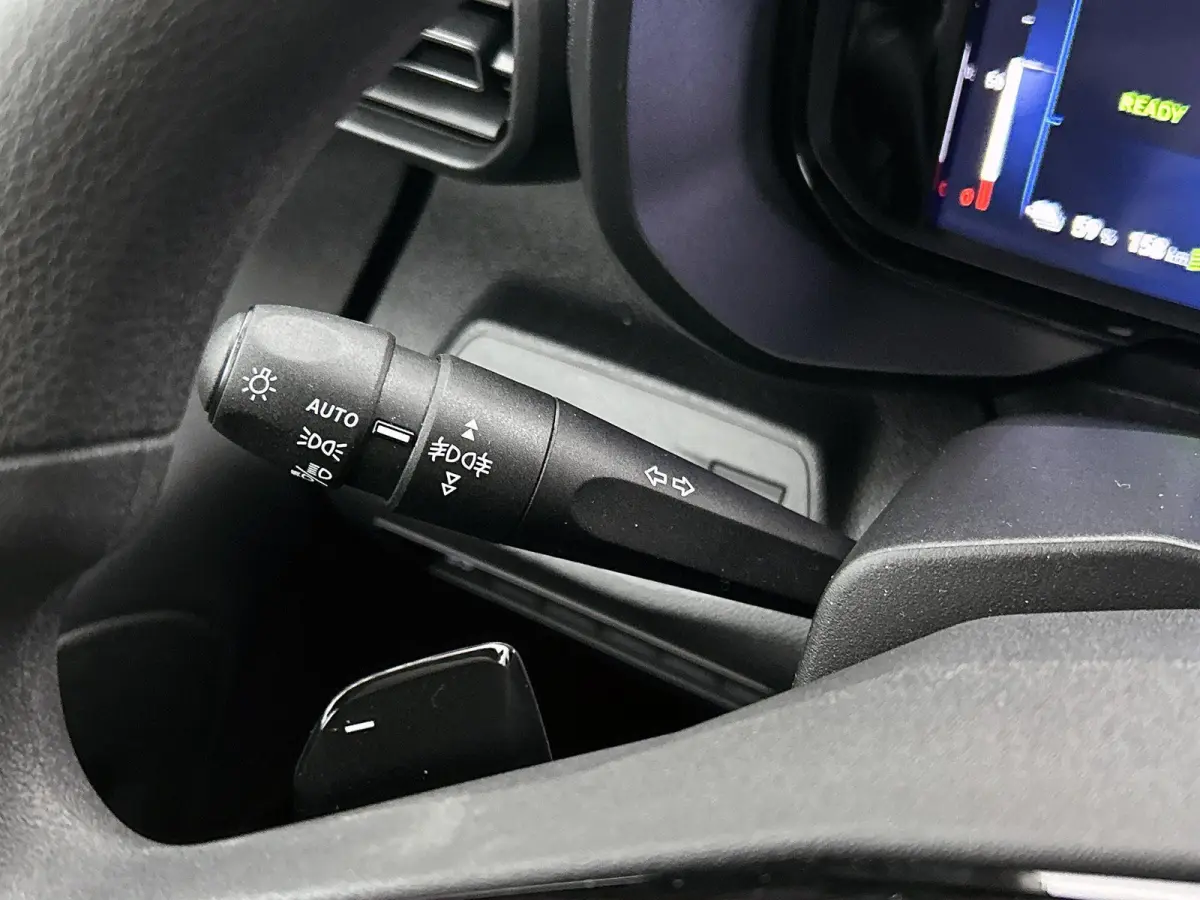 136pk L1 Tech 50kWh Automaat | Tot 8 Jaar Garantie | 3 Fase | Navigatie | Camera | Cruise Control | Houtenvloer | Dodehoekdetectie |