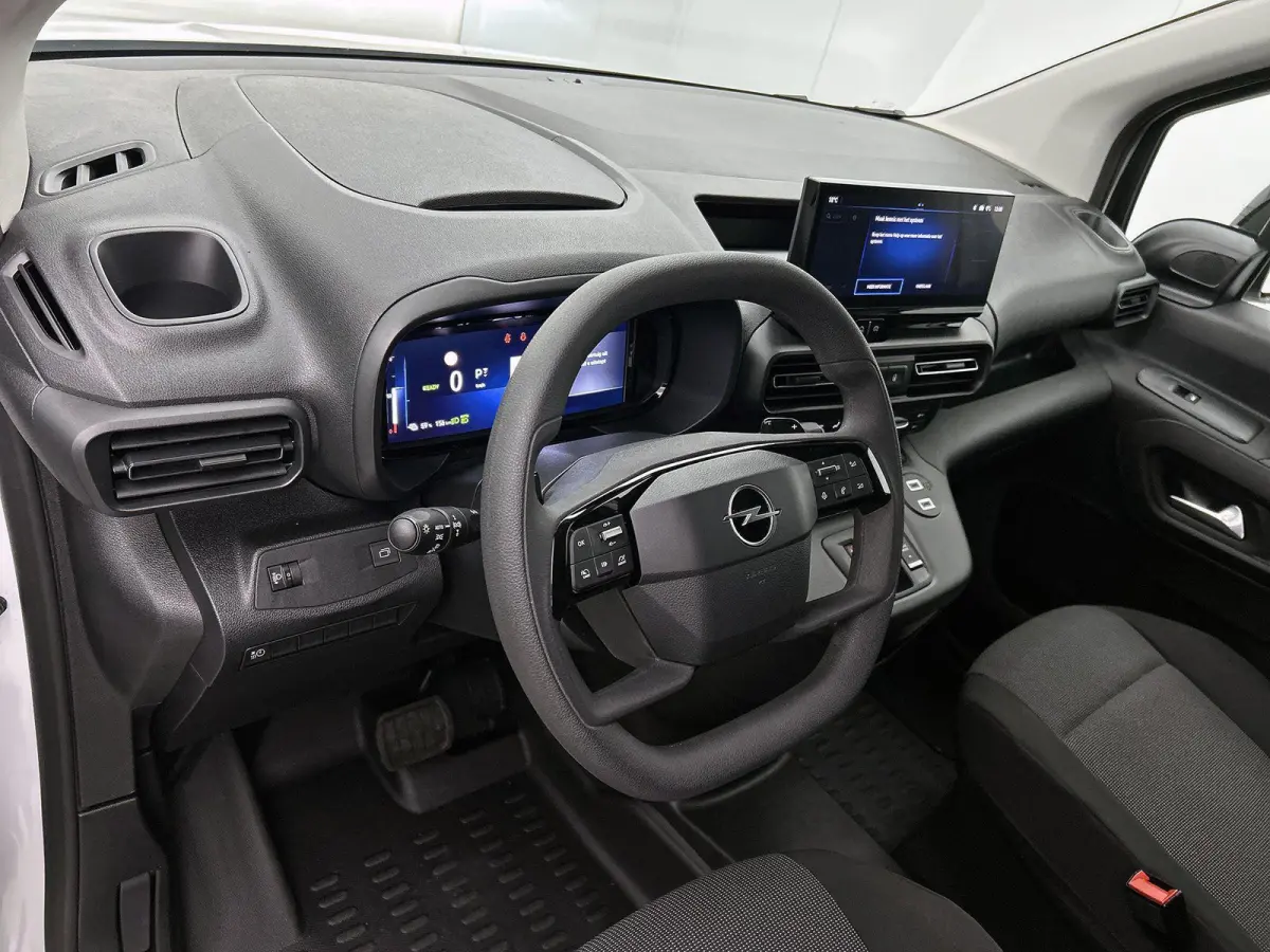 136pk L1 Tech 50kWh Automaat | Tot 8 Jaar Garantie | 3 Fase | Navigatie | Camera | Cruise Control | Houtenvloer | Dodehoekdetectie |