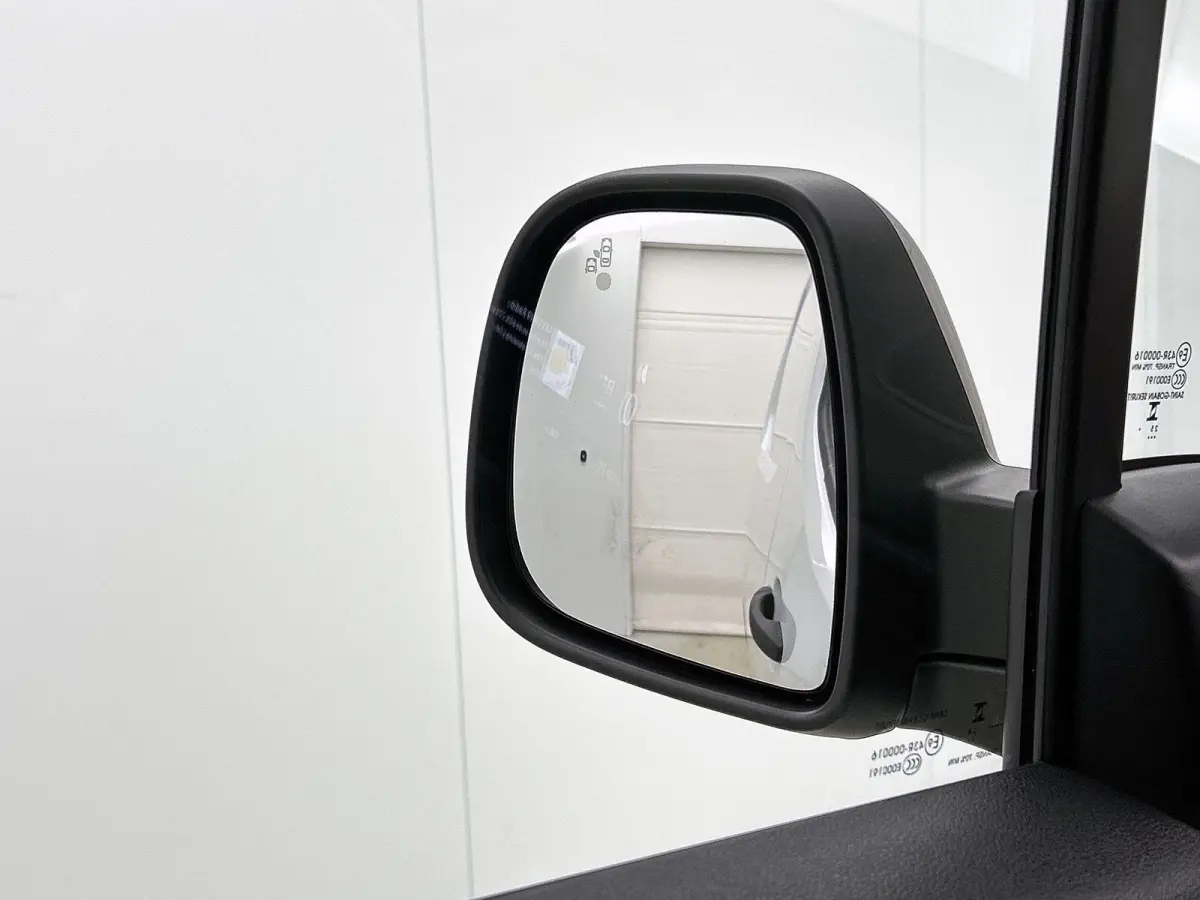 136pk L1 Tech 50kWh Automaat | Tot 8 Jaar Garantie | 3 Fase | Navigatie | Camera | Cruise Control | Houtenvloer | Dodehoekdetectie |