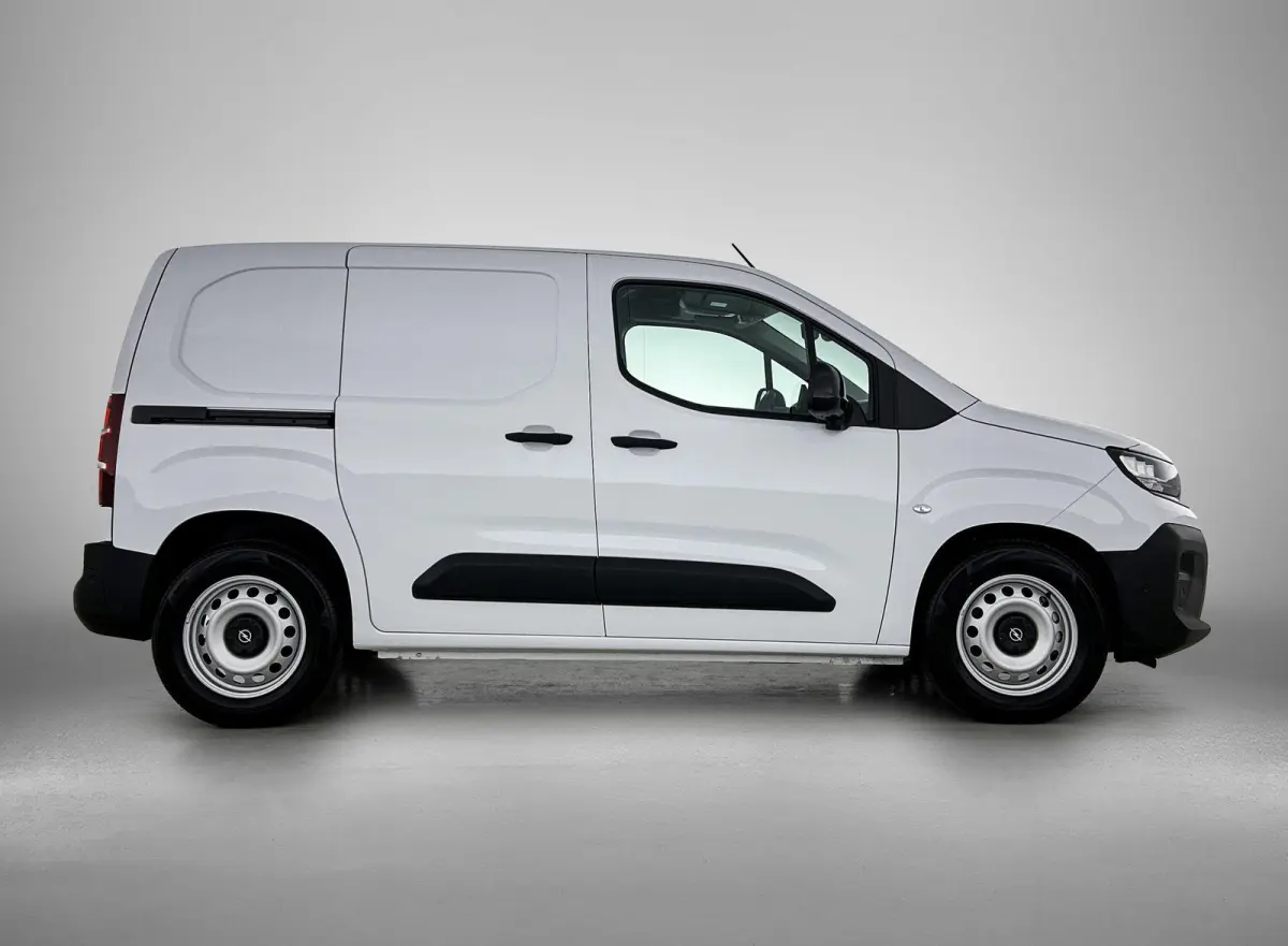 136pk L1 Tech 50kWh Automaat | Tot 8 Jaar Garantie | 3 Fase | Navigatie | Camera | Cruise Control | Houtenvloer | Dodehoekdetectie |
