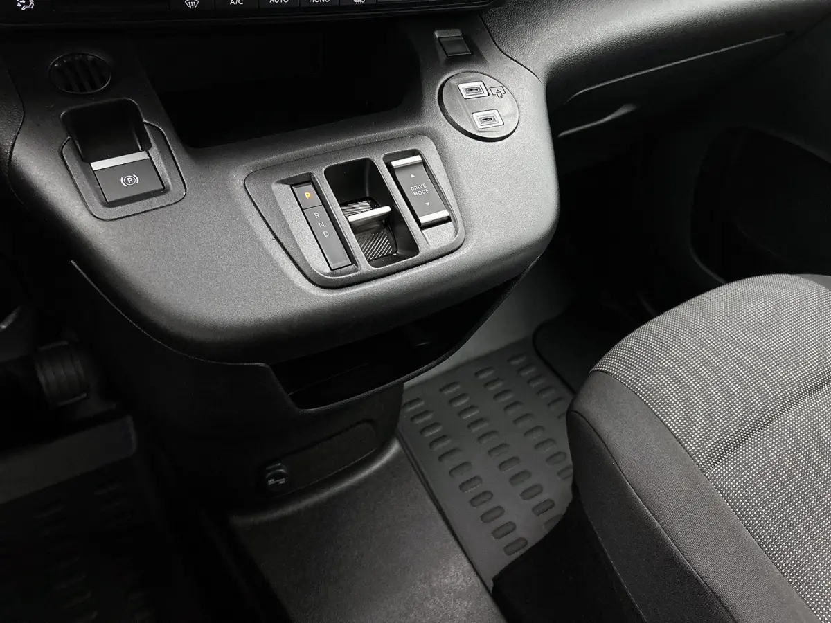 136pk L1 Tech 50kWh Automaat | Tot 8 Jaar Garantie | 3 Fase | Navigatie | Camera | Cruise Control | Houtenvloer | Dodehoekdetectie |