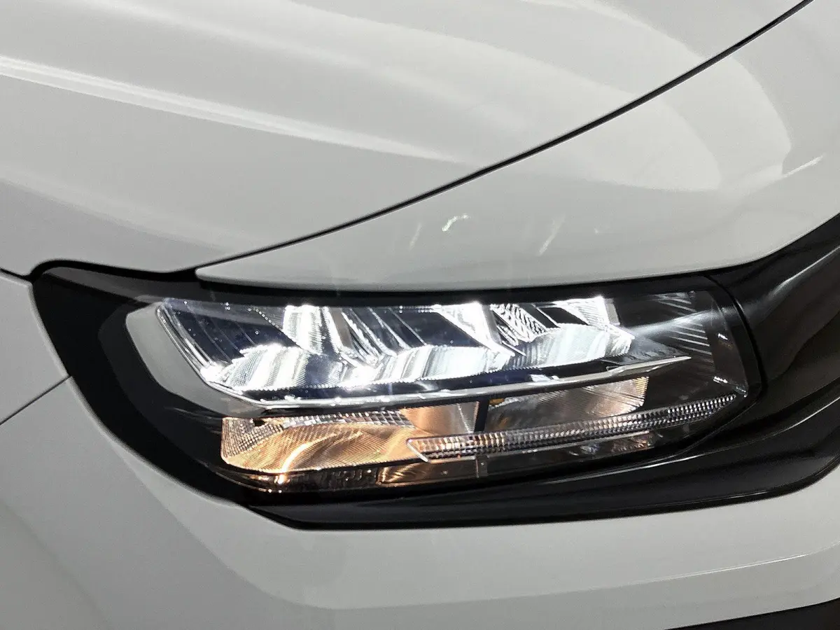 136pk L1 Tech 50kWh Automaat | Tot 8 Jaar Garantie | 3 Fase | Navigatie | Camera | Cruise Control | Houtenvloer | Dodehoekdetectie |