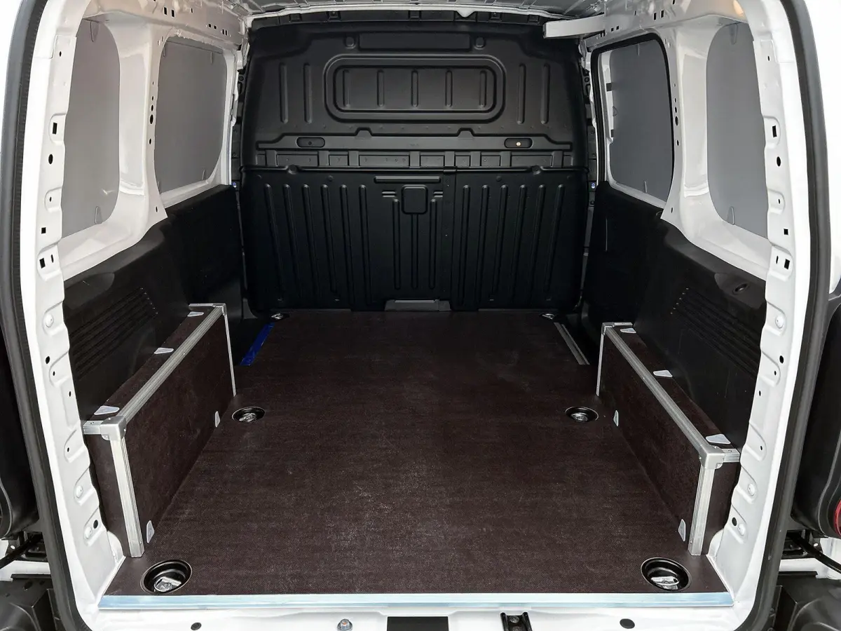 136pk L1 Tech 50kWh Automaat | Tot 8 Jaar Garantie | 3 Fase | Navigatie | Camera | Cruise Control | Houtenvloer | Dodehoekdetectie |