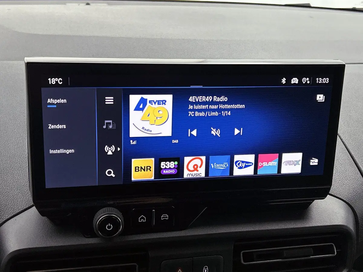 136pk L1 Tech 50kWh Automaat | Tot 8 Jaar Garantie | 3 Fase | Navigatie | Camera | Cruise Control | Houtenvloer | Dodehoekdetectie |