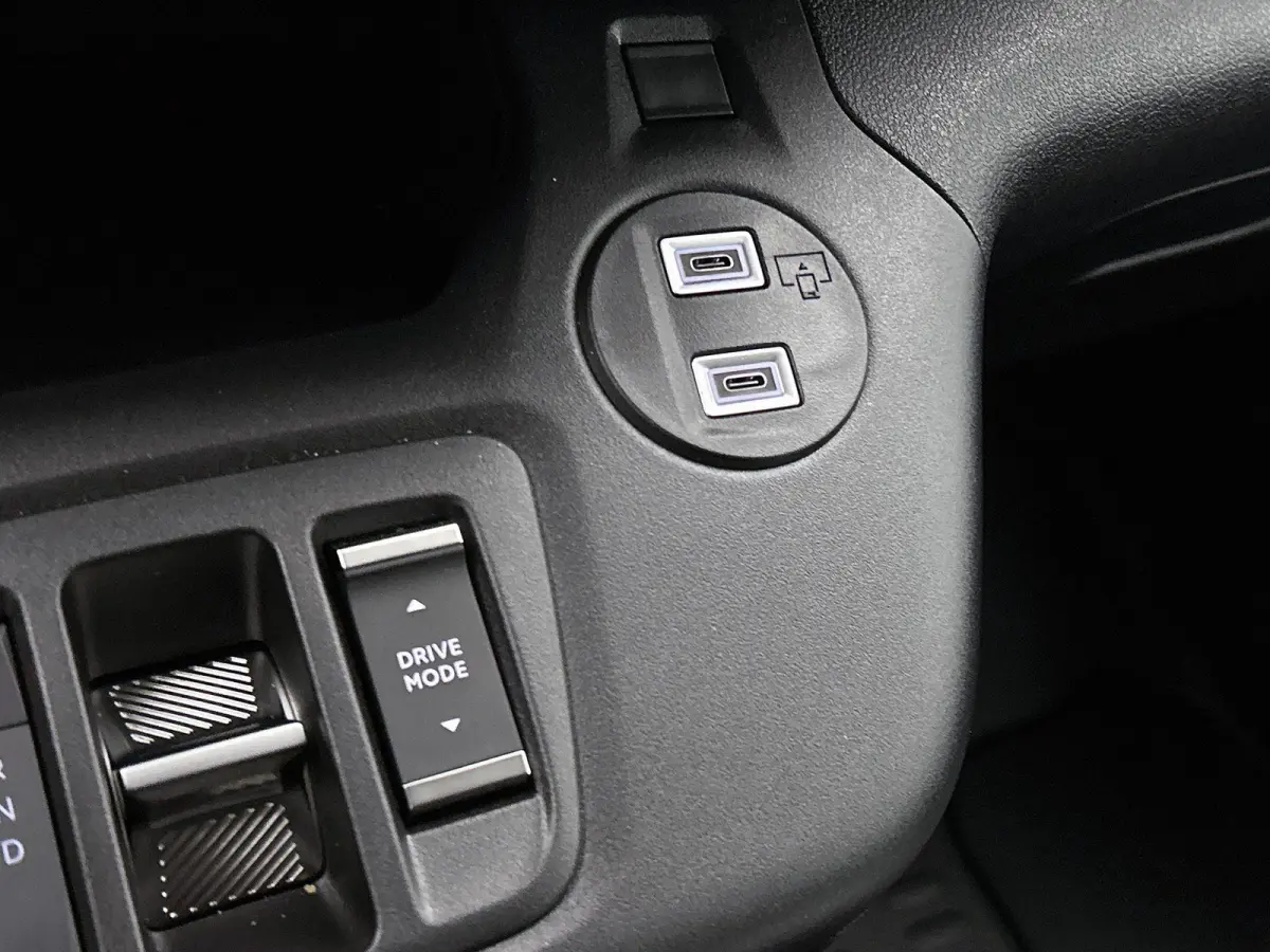 136pk L1 Tech 50kWh Automaat | Tot 8 Jaar Garantie | 3 Fase | Navigatie | Camera | Cruise Control | Houtenvloer | Dodehoekdetectie |