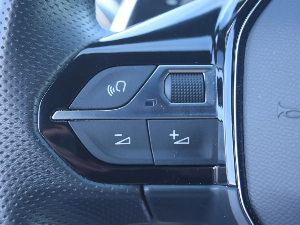 1.2 PureTech GT | 130 PK | AUTOMAAT | ADAPTIVE CRUISE CONTROL | NAVI | PARKEERSENSOREN MET CAMERA | CLIMATE CONTROL |