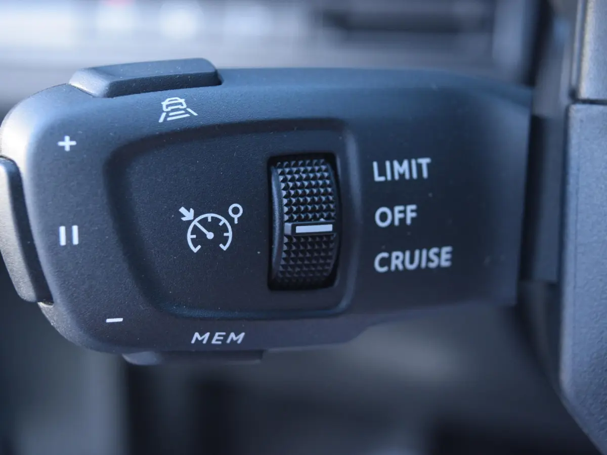 1.2 PureTech GT | 130 PK | AUTOMAAT | ADAPTIVE CRUISE CONTROL | NAVI | PARKEERSENSOREN MET CAMERA | CLIMATE CONTROL |