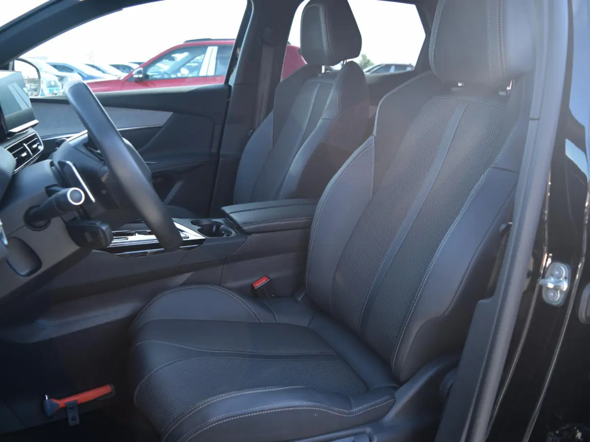 1.2 PureTech GT | 130 PK | AUTOMAAT | ADAPTIVE CRUISE CONTROL | NAVI | PARKEERSENSOREN MET CAMERA | CLIMATE CONTROL |