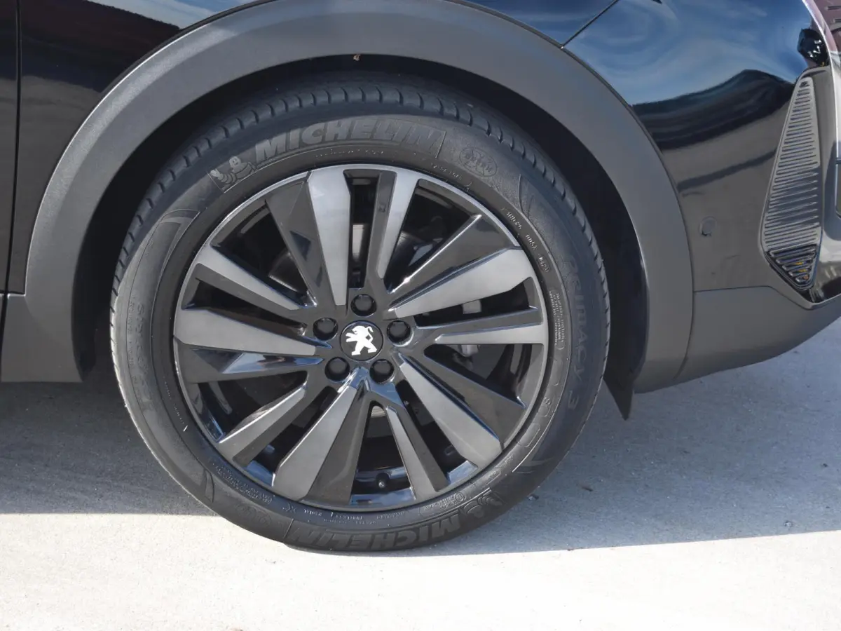 1.2 PureTech GT | 130 PK | AUTOMAAT | ADAPTIVE CRUISE CONTROL | NAVI | PARKEERSENSOREN MET CAMERA | CLIMATE CONTROL |