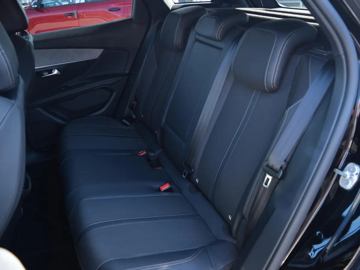 1.2 PureTech GT | 130 PK | AUTOMAAT | ADAPTIVE CRUISE CONTROL | NAVI | PARKEERSENSOREN MET CAMERA | CLIMATE CONTROL |