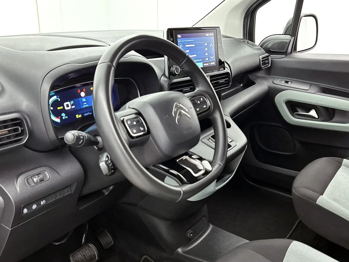XL 136pk Feel 7p. 50 kWh Automaat | Apple Carplay/Android Auto | Airco | Cruise Control | Parkeersensoren | IsoFix |