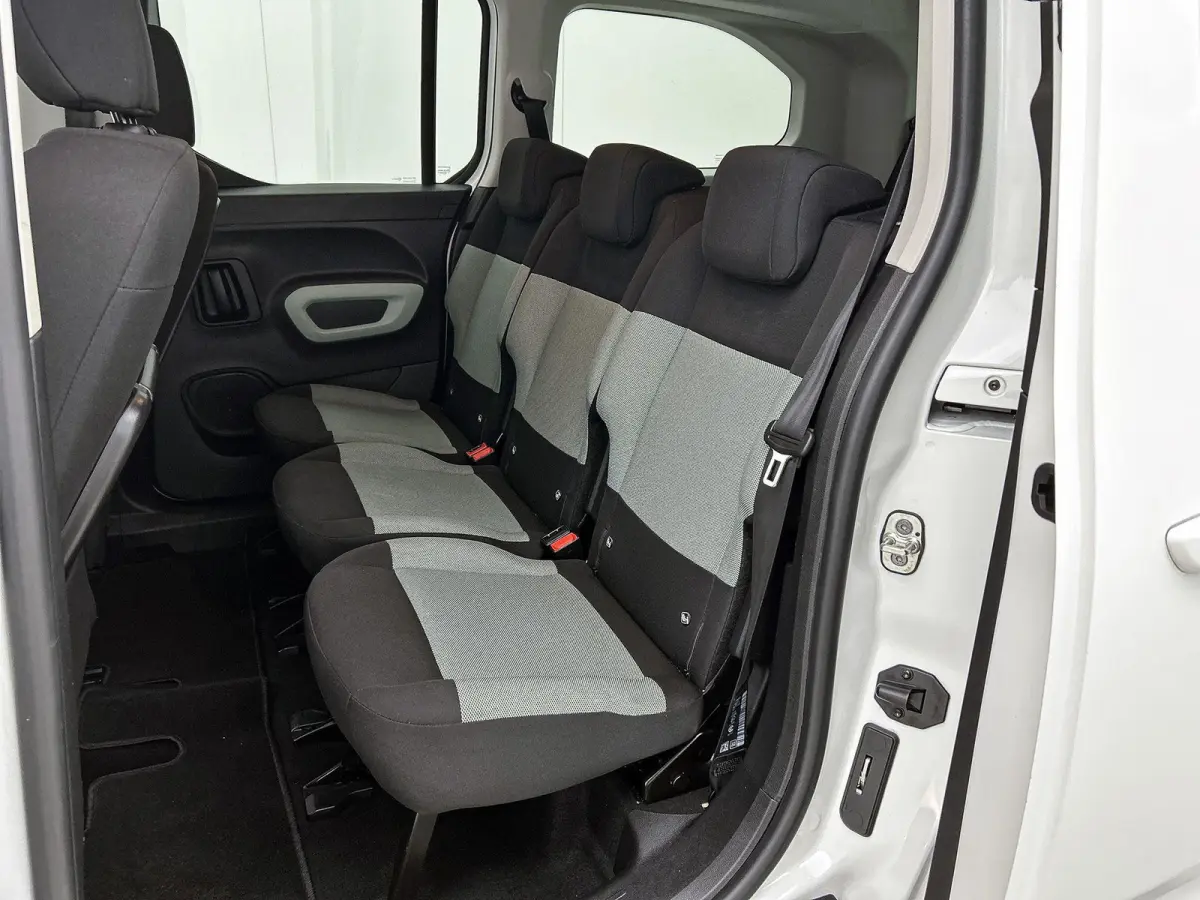 XL 136pk Feel 7p. 50 kWh Automaat | Apple Carplay/Android Auto | Airco | Cruise Control | Parkeersensoren | IsoFix |