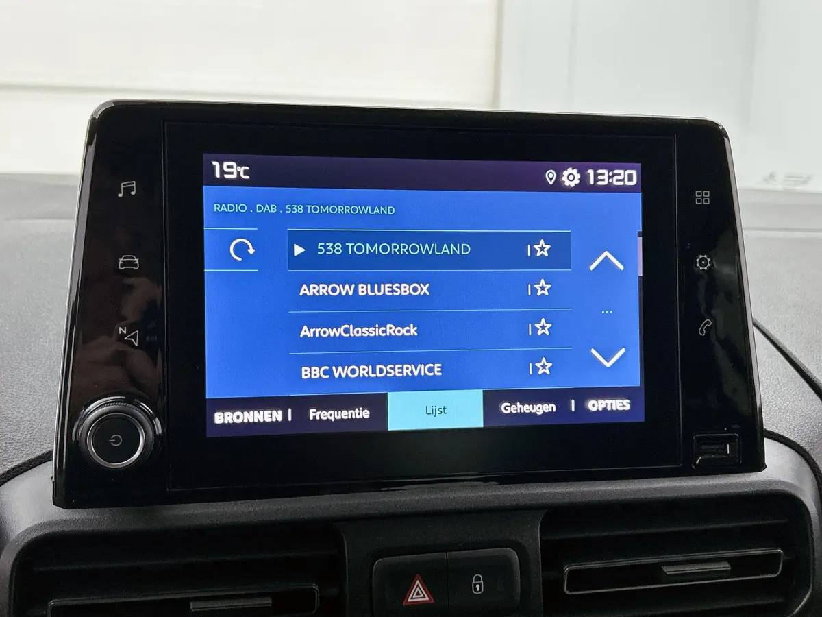 XL 136pk Feel 7p. 50 kWh Automaat | Apple Carplay/Android Auto | Airco | Cruise Control | Parkeersensoren | IsoFix |