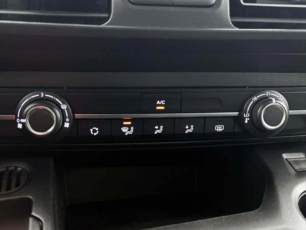 XL 136pk Feel 7p. 50 kWh Automaat | Apple Carplay/Android Auto | Airco | Cruise Control | Parkeersensoren | IsoFix |