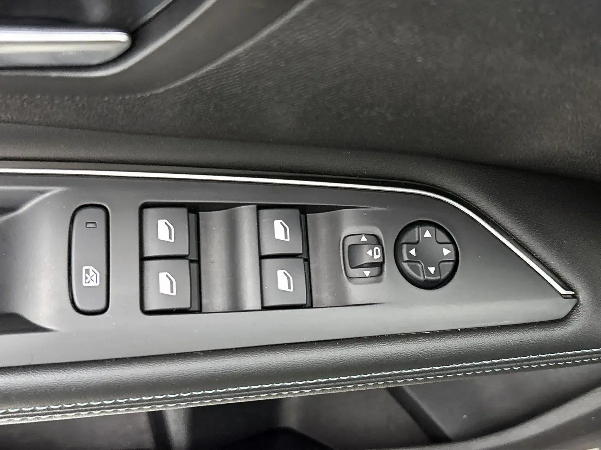 1.2 130pk Blue Lease Allure Automaat | Navigatie | Elektrische Achterklep | Climate Control | Cruise Control | Dodehoekdetectie |