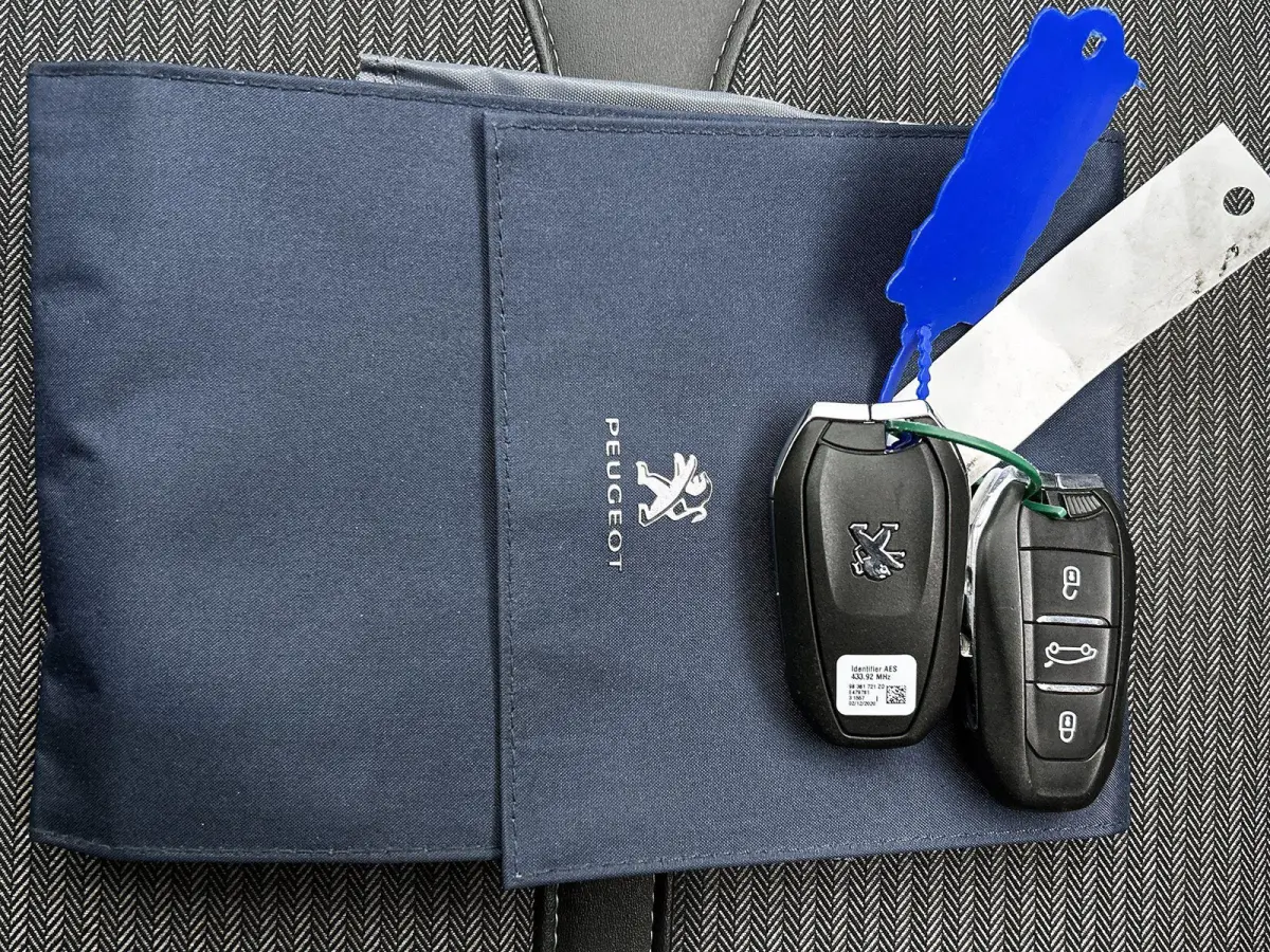 1.2 130pk Blue Lease Allure Automaat | Navigatie | Elektrische Achterklep | Climate Control | Cruise Control | Dodehoekdetectie |
