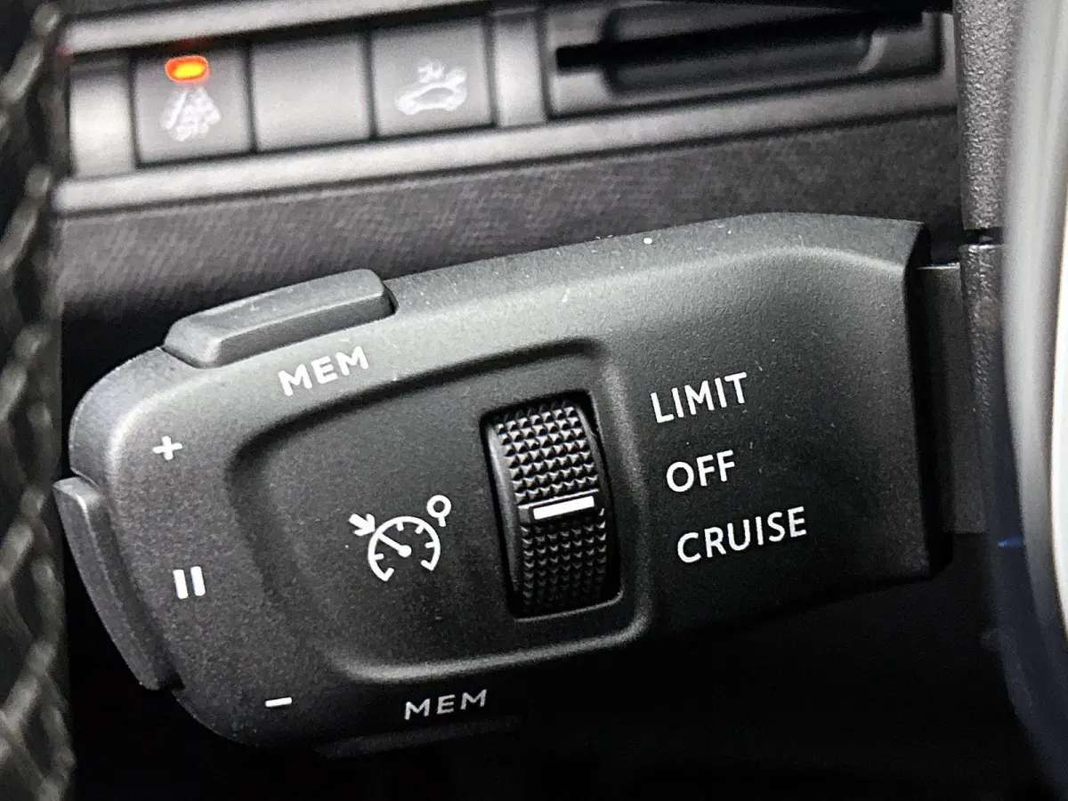 1.2 130pk Blue Lease Allure Automaat | Navigatie | Elektrische Achterklep | Climate Control | Cruise Control | Dodehoekdetectie |