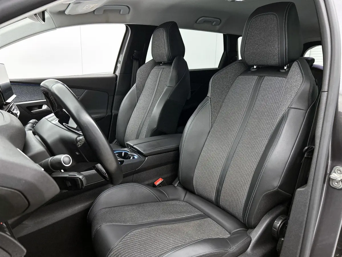 1.2 130pk Blue Lease Allure Automaat | Navigatie | Elektrische Achterklep | Climate Control | Cruise Control | Dodehoekdetectie |