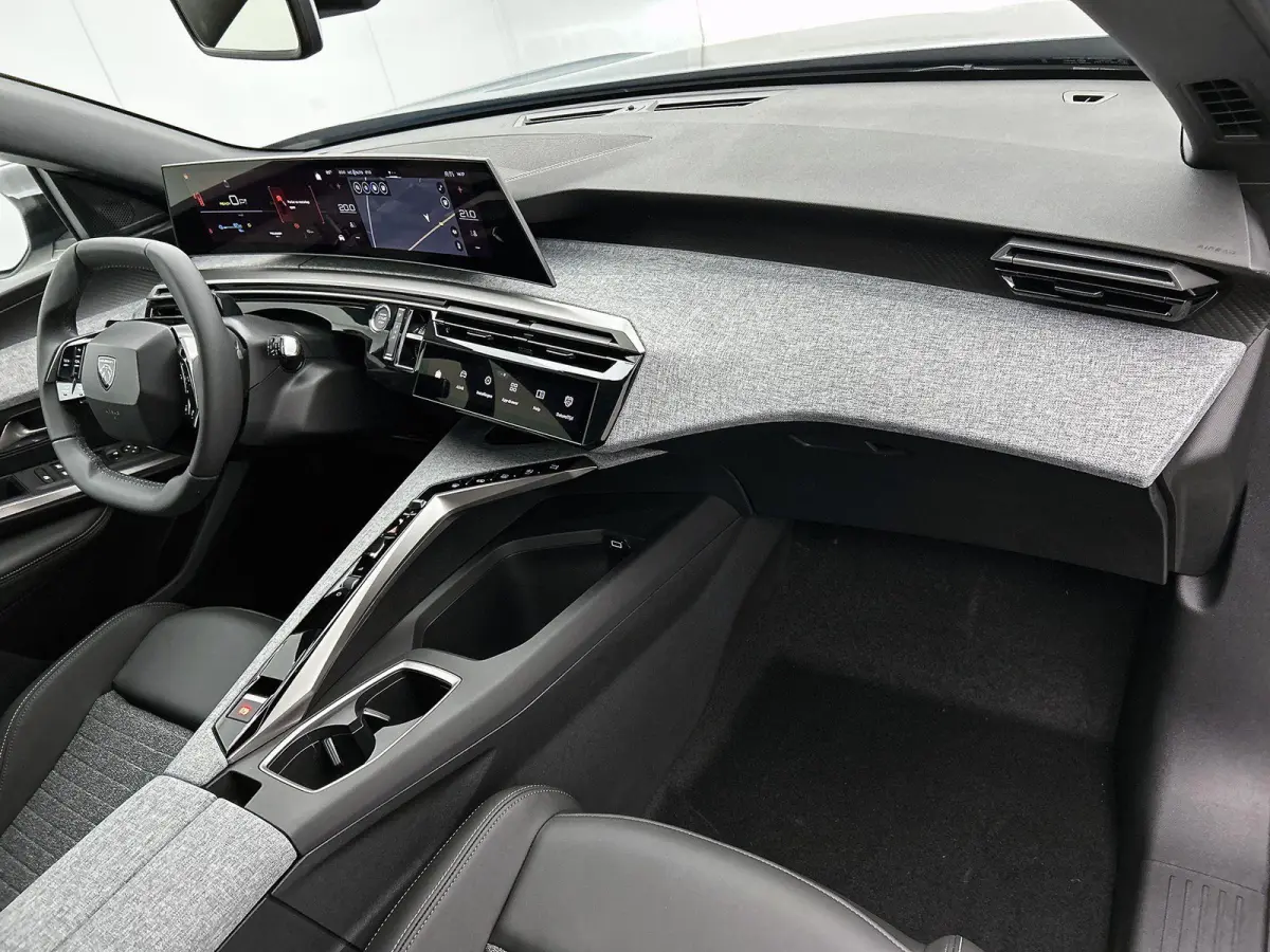 210pk Allure 73 kWh 7p Automaat | Navigatie | 360 Camera | Adaptieve Cruise Control | Alarmklasse 3 | Dodehoekdetectie | Lendensteunen | Stoel-/Stuurverwarming |