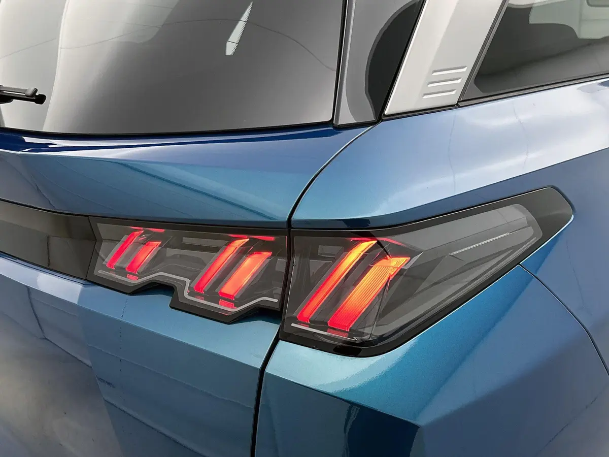 210pk Allure 73 kWh 7p Automaat | Navigatie | 360 Camera | Adaptieve Cruise Control | Alarmklasse 3 | Dodehoekdetectie | Lendensteunen | Stoel-/Stuurverwarming |