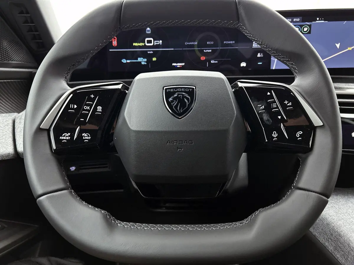 210pk Allure 73 kWh 7p Automaat | Navigatie | 360 Camera | Adaptieve Cruise Control | Alarmklasse 3 | Dodehoekdetectie | Lendensteunen | Stoel-/Stuurverwarming |