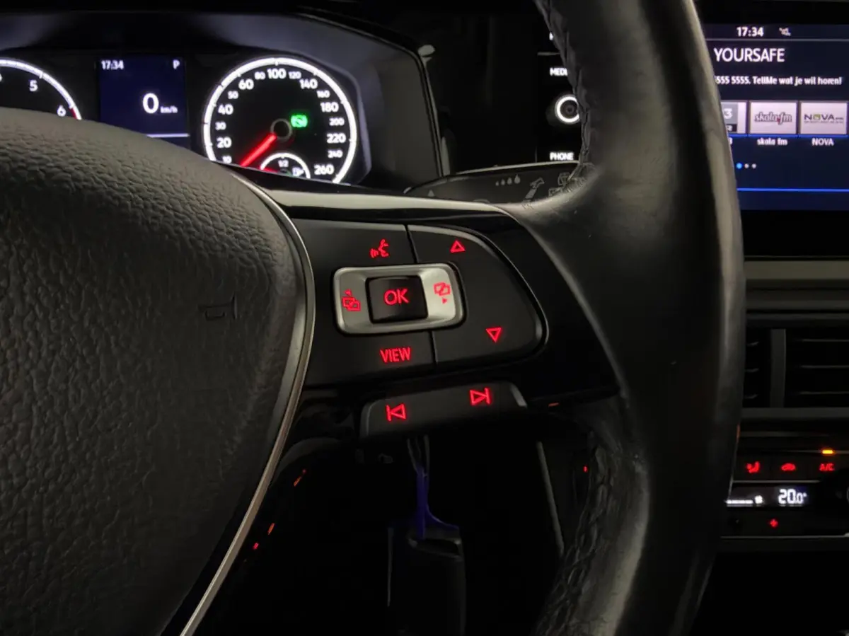 1.0 TSI 17” R-Line DSG CarPlay Stoelverwarming