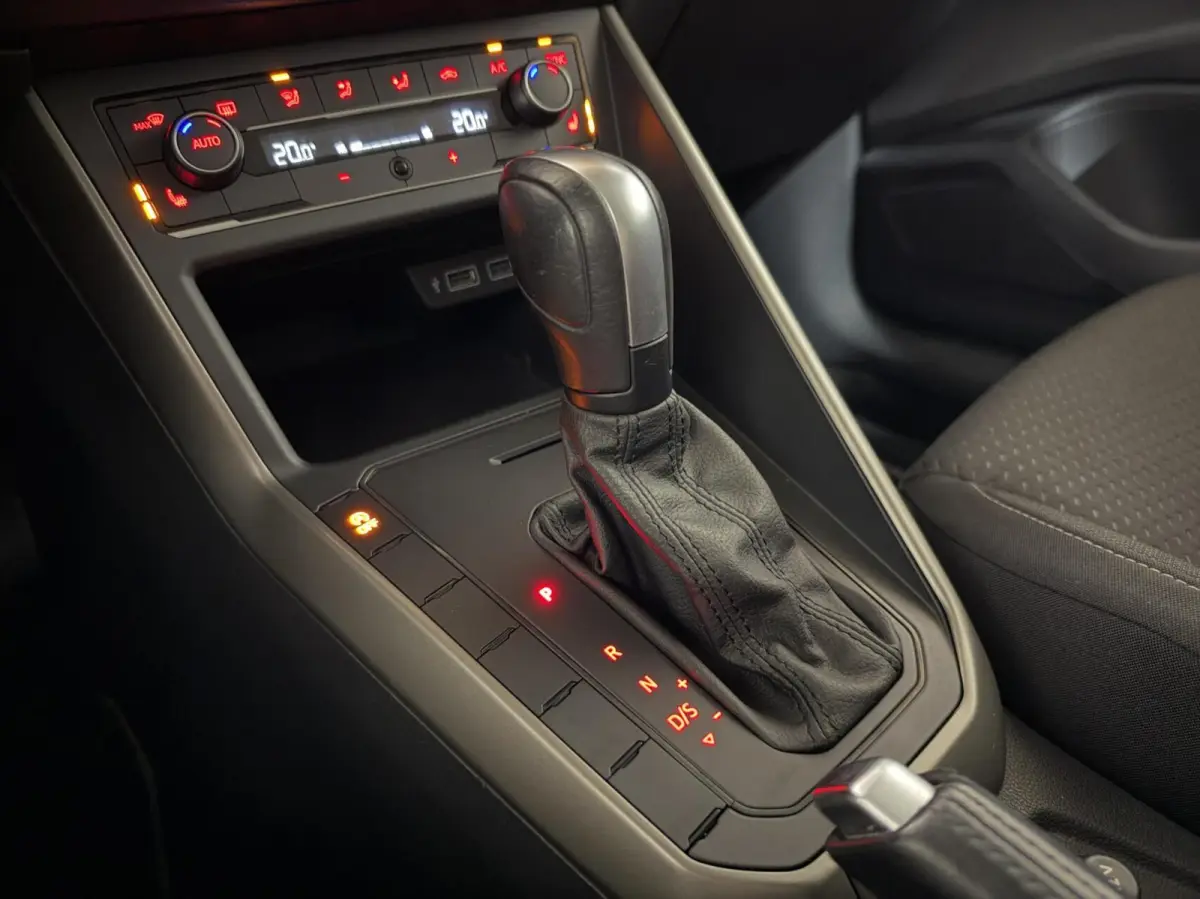 1.0 TSI 17” R-Line DSG CarPlay Stoelverwarming