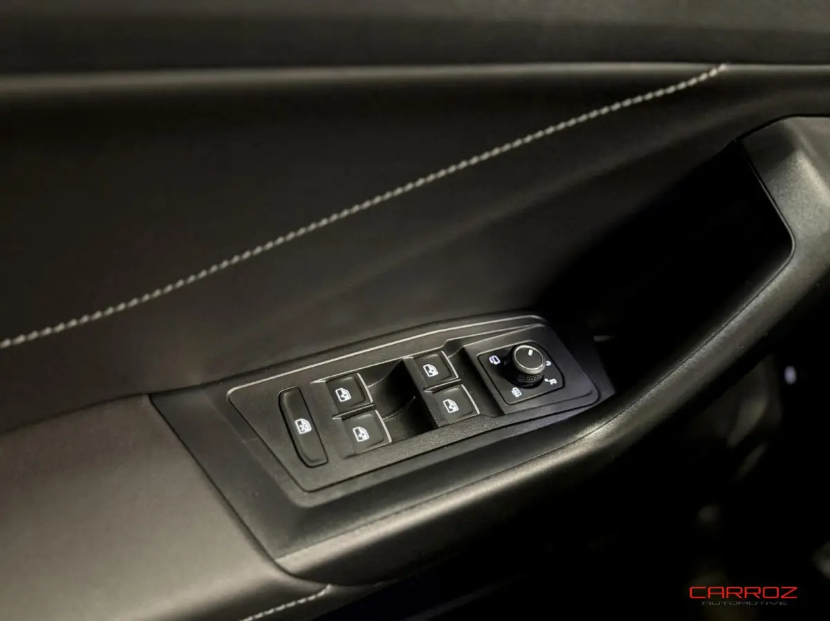 1.5 TSI R-Line Pana IQ Camera CarPlay ACC