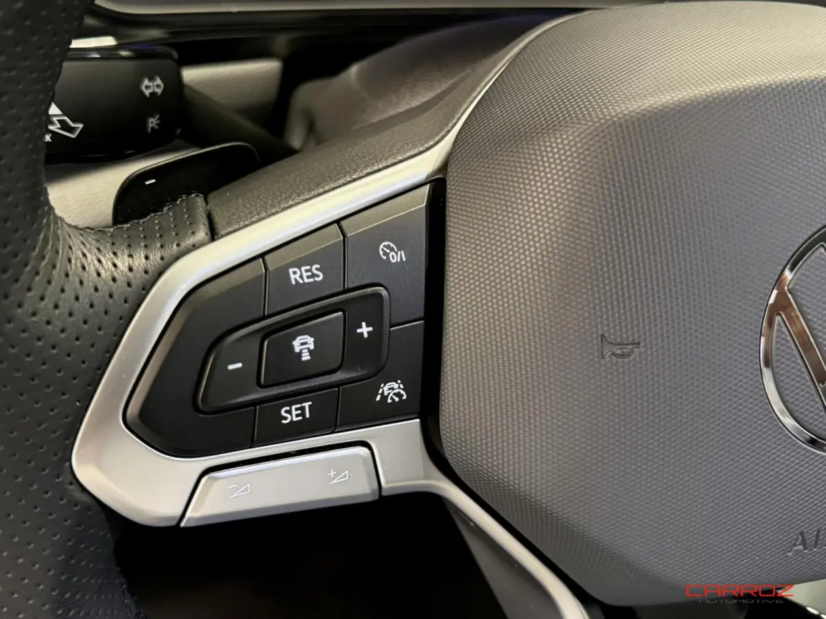 1.5 TSI R-Line Pana IQ Camera CarPlay ACC