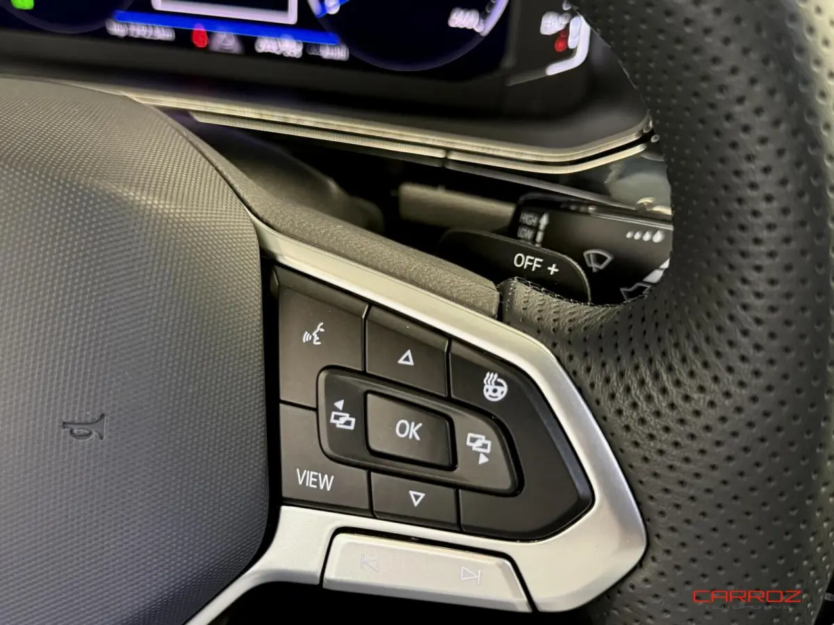 1.5 TSI R-Line Pana IQ Camera CarPlay ACC