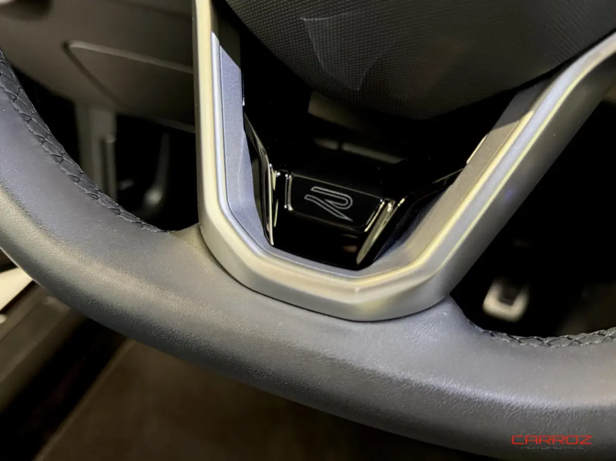 1.5 TSI R-Line Pana IQ Camera CarPlay ACC