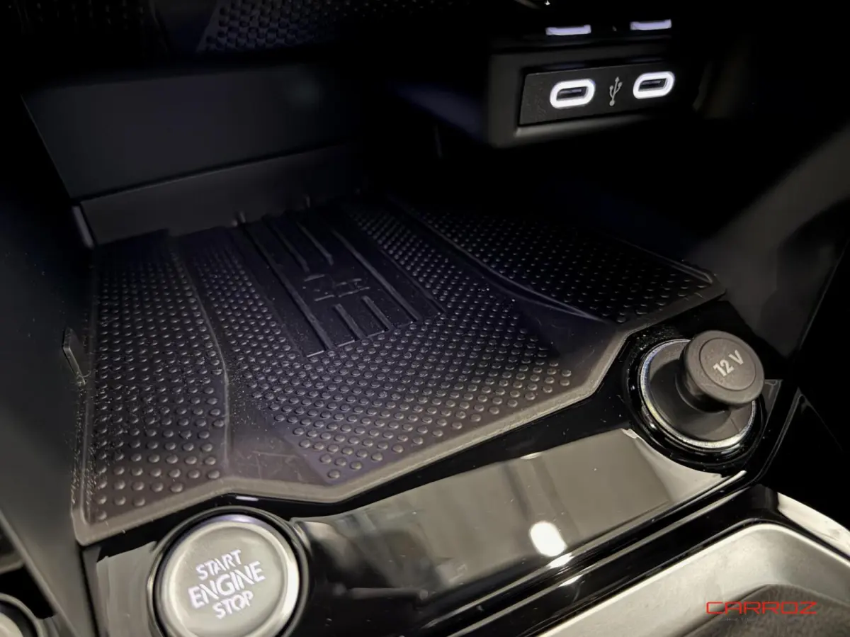 1.5 TSI R-Line Pana IQ Camera CarPlay ACC