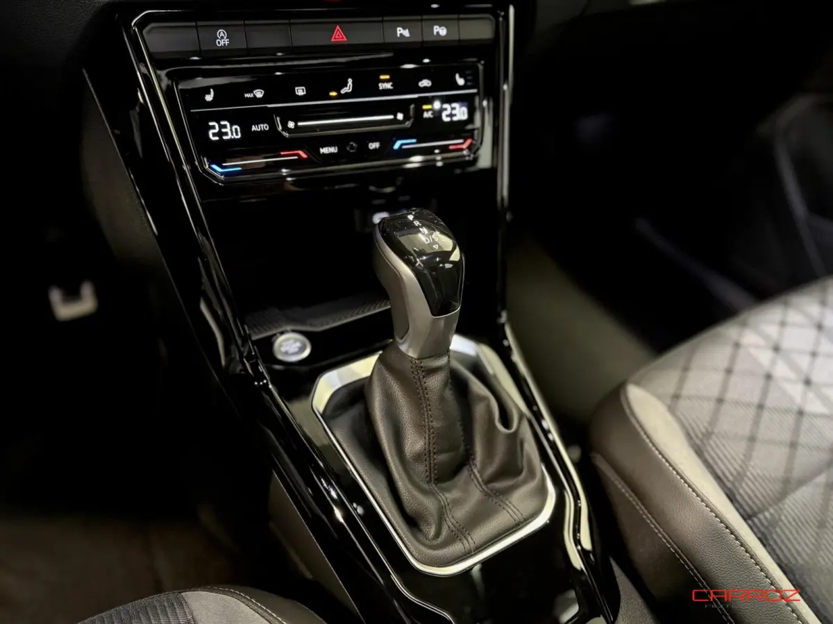 1.5 TSI R-Line Pana IQ Camera CarPlay ACC