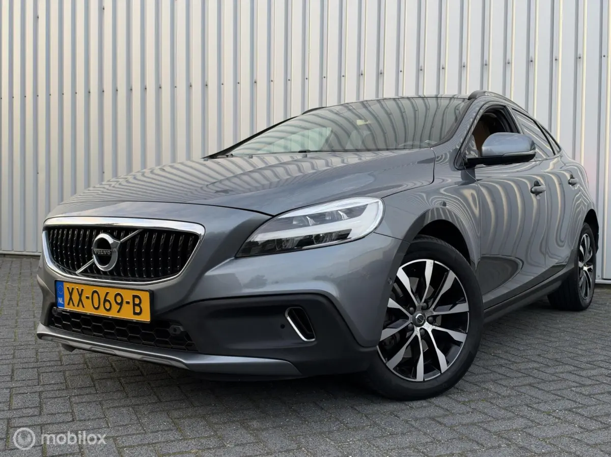 1.5 T3 Polar+ Luxury | Aut | NAP | Camera | Harman Kardon | LED | Pano | Leder | Dealer onderhouden |
