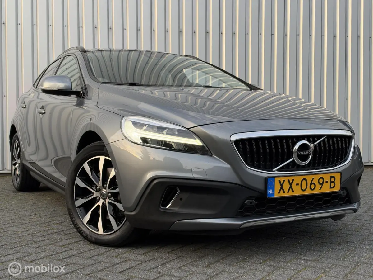 1.5 T3 Polar+ Luxury | Aut | NAP | Camera | Harman Kardon | LED | Pano | Leder | Dealer onderhouden |