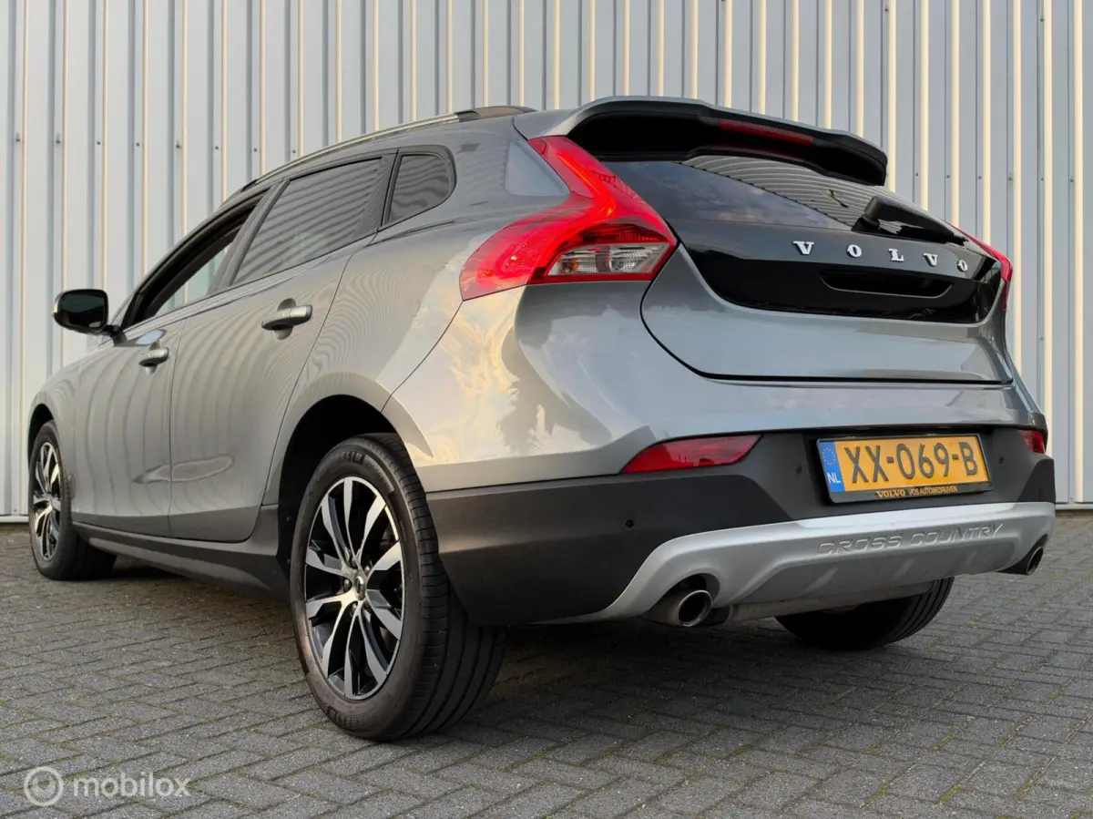 1.5 T3 Polar+ Luxury | Aut | NAP | Camera | Harman Kardon | LED | Pano | Leder | Dealer onderhouden |