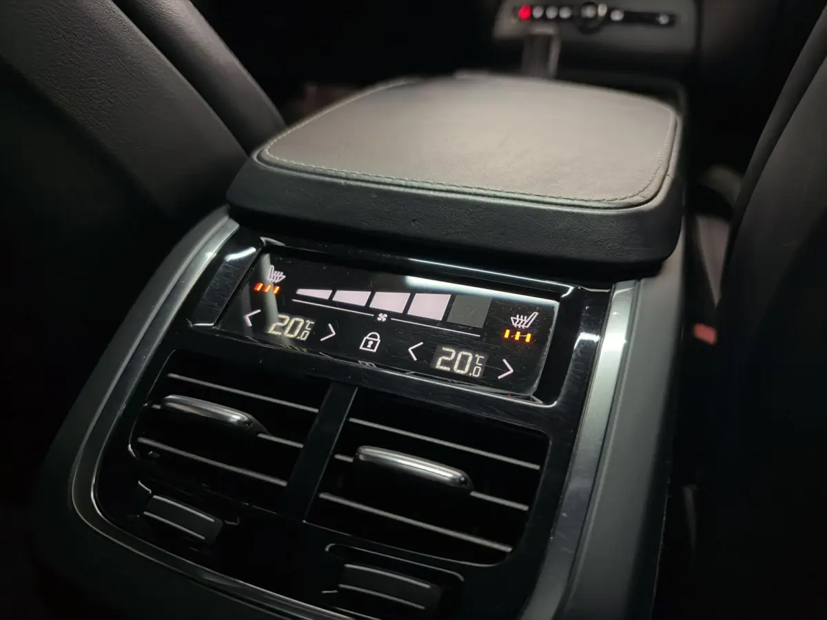 2.0 T8 Recharge AWD R-Design Polestar Pano H/K Luchtvering