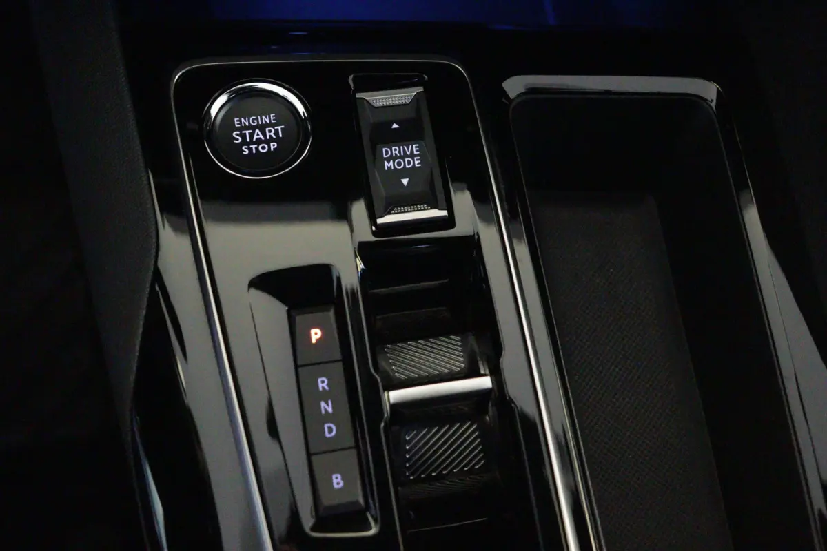 1.6 HYbrid 225 GT | NAVI / APPCONNECT | CAMERA + PDC | ADAP CRUISE | SCHUIF / KANTELDAK | LANE-ASSIST / WARNING |