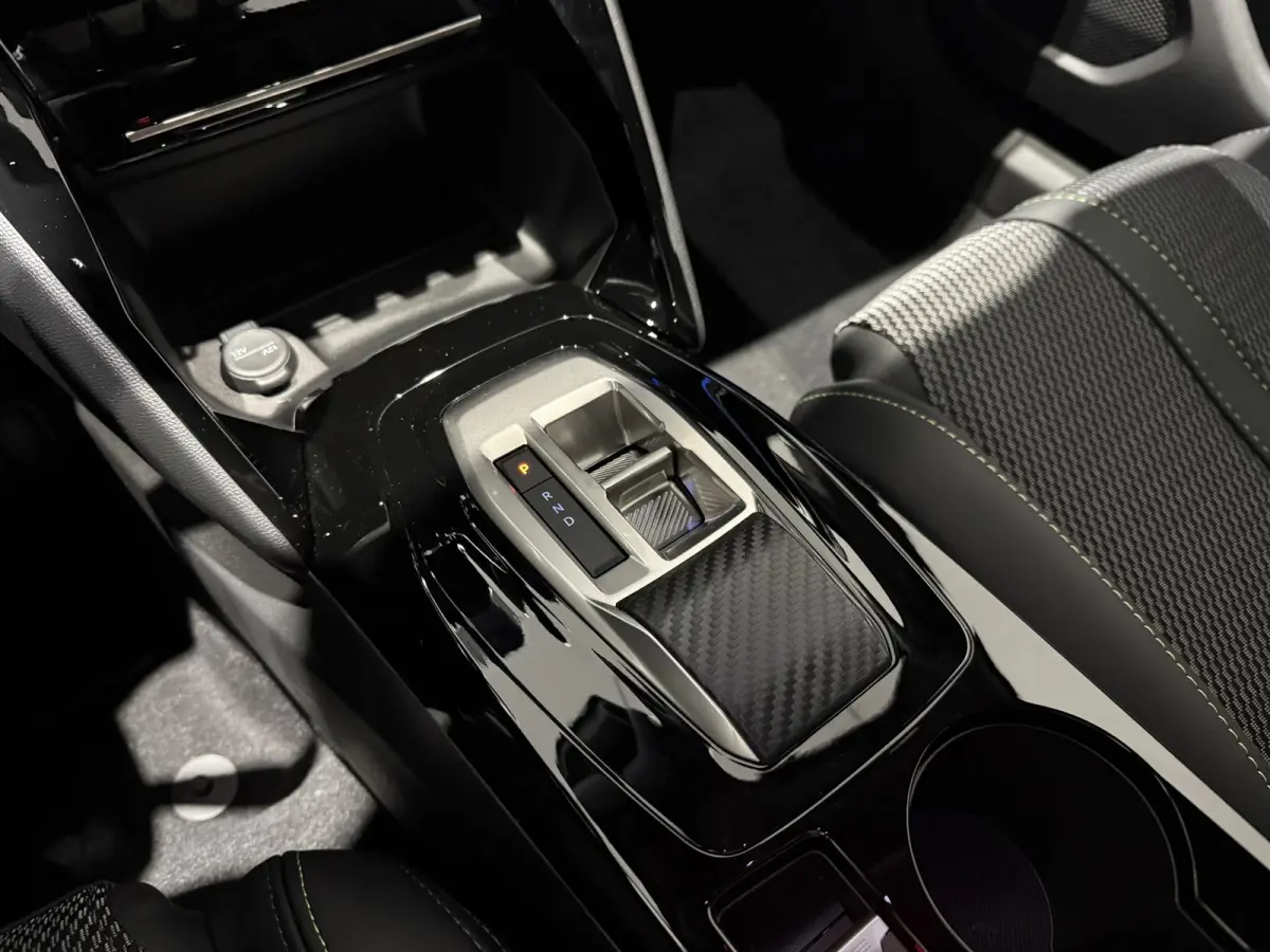 1.2 Hybrid 145 GT | 21% AKTIE ! | APPLE CARPLAY & ANDROID AUTO | CAMERA VOOR + ACHTER | NAVIGATIE |