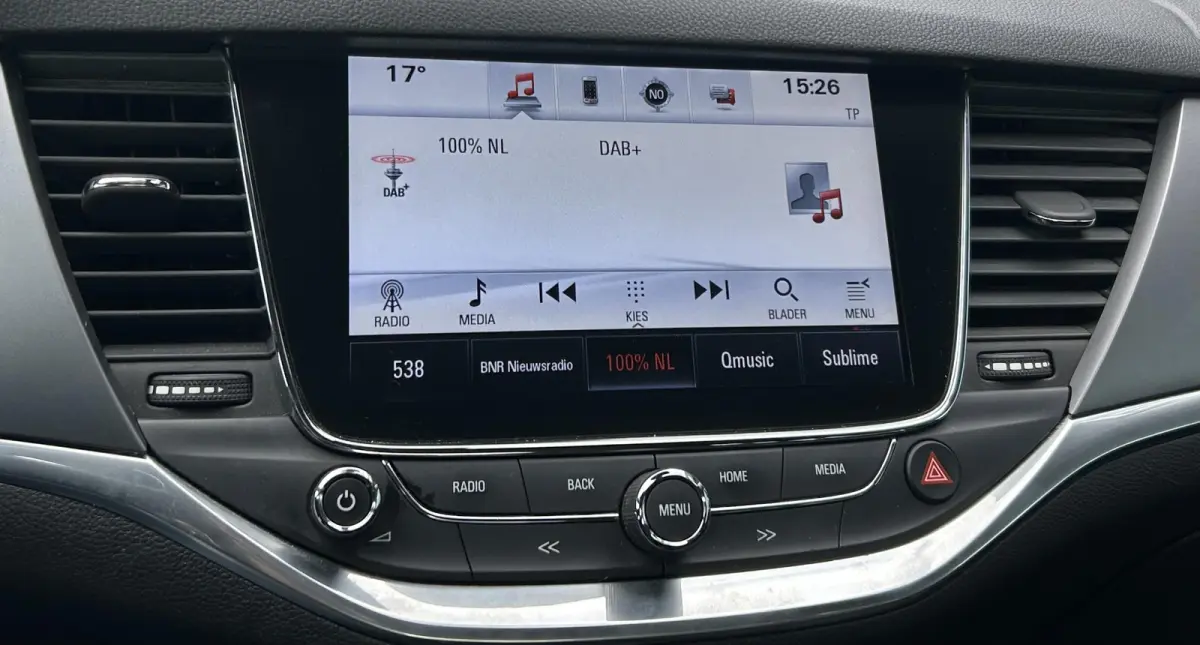 1.0 Business+ 105PK | Nette Staat | NL AUTO | NAP | Volledige Onderhoudshistorie BOSCH Carservice | Nieuwe APK | Trekhaak | Comfort Stoelen | Navigatie | Parkeersensoren Voor en Achter | DAB